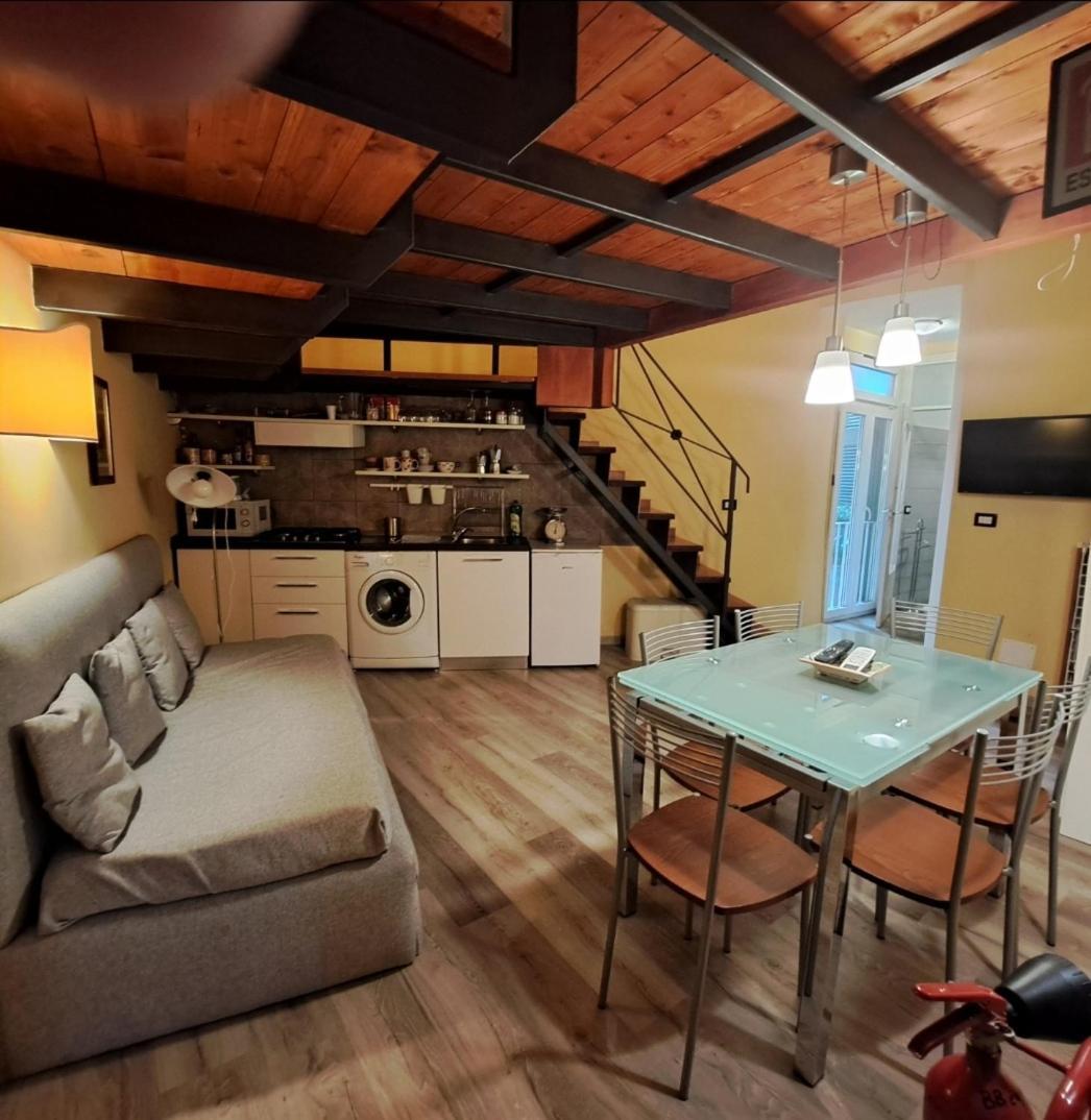 Guide Tour Apartments Наполи Екстериор снимка