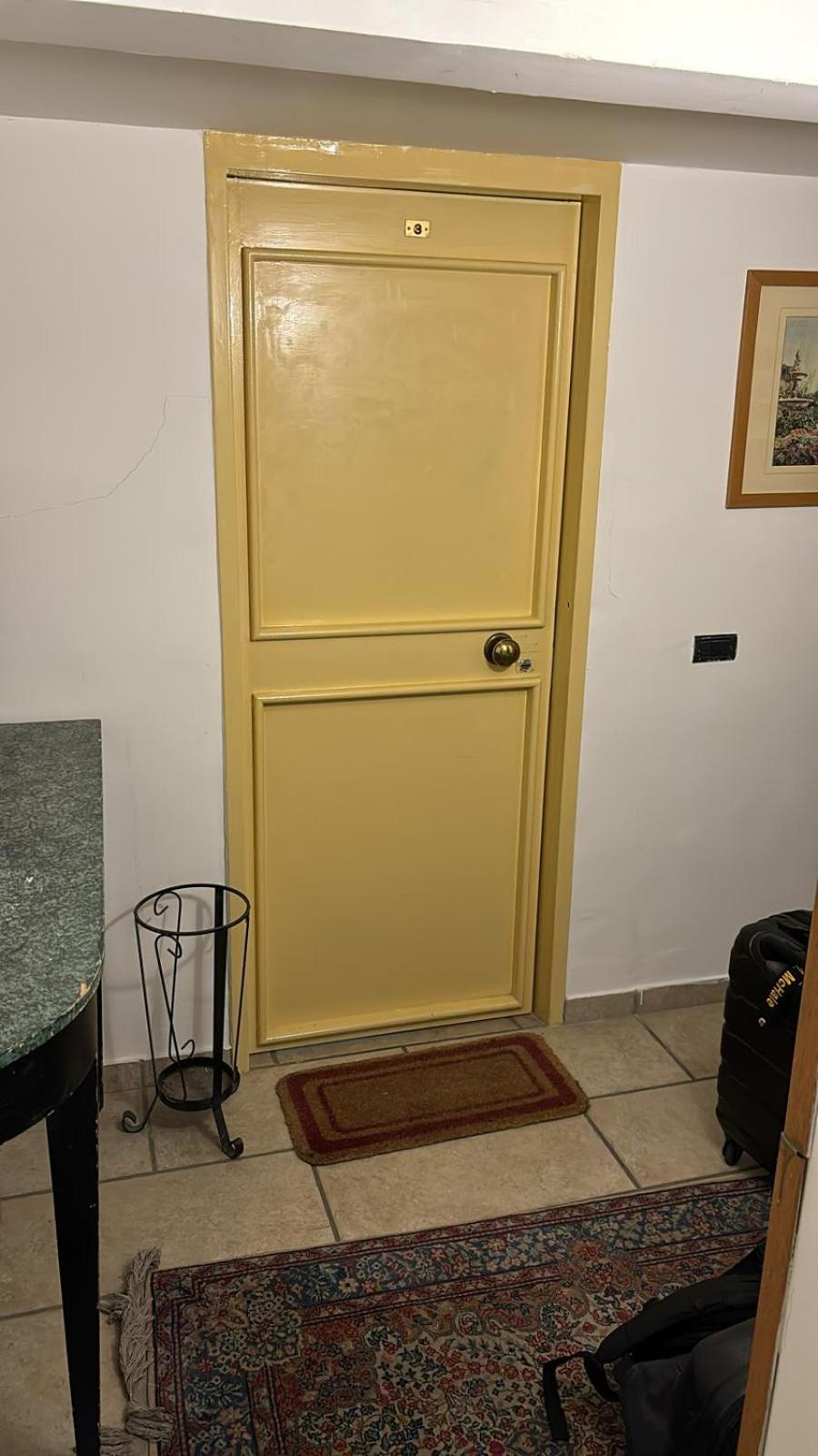 Guide Tour Apartments Наполи Екстериор снимка