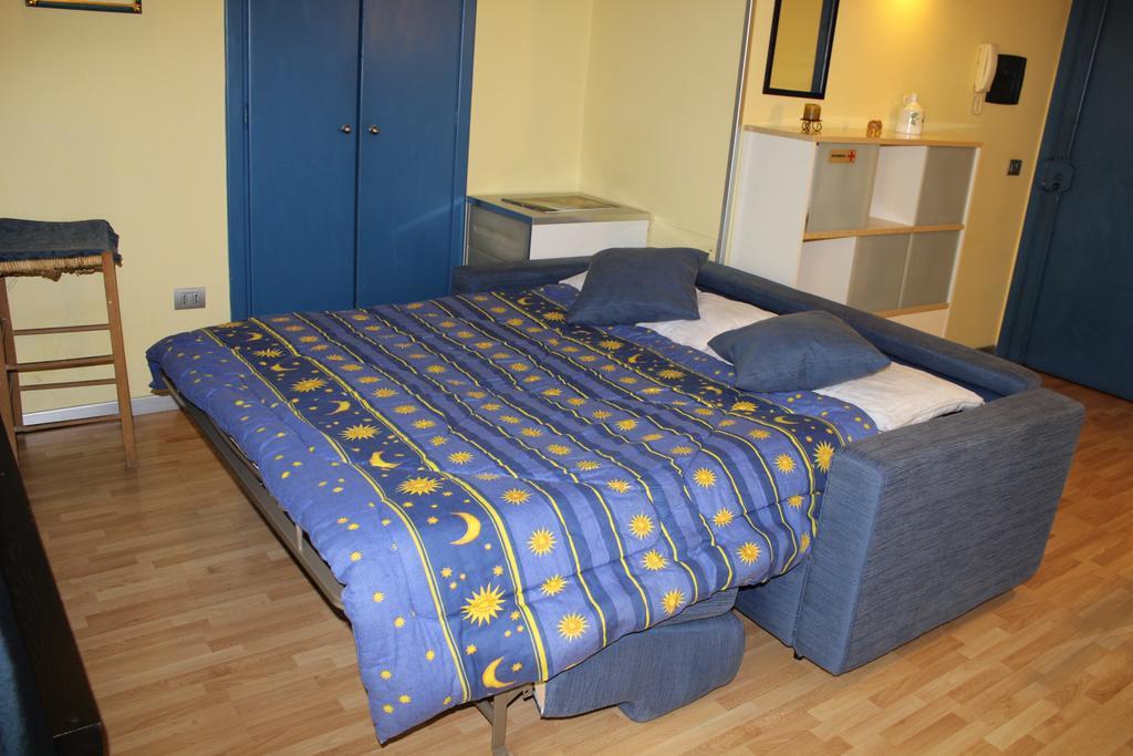 Guide Tour Apartments Наполи Екстериор снимка