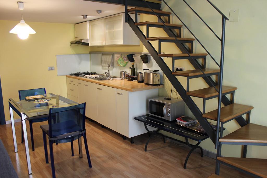 Guide Tour Apartments Наполи Екстериор снимка