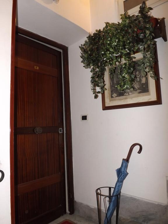 Guide Tour Apartments Наполи Екстериор снимка