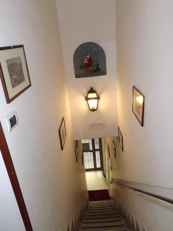 Guide Tour Apartments Наполи Екстериор снимка